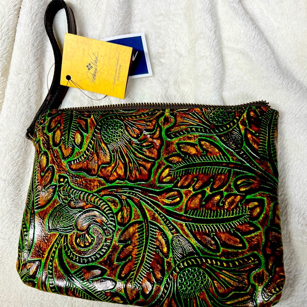 Cassini wristlet , Patricia Nash. Brown and green embossed leather